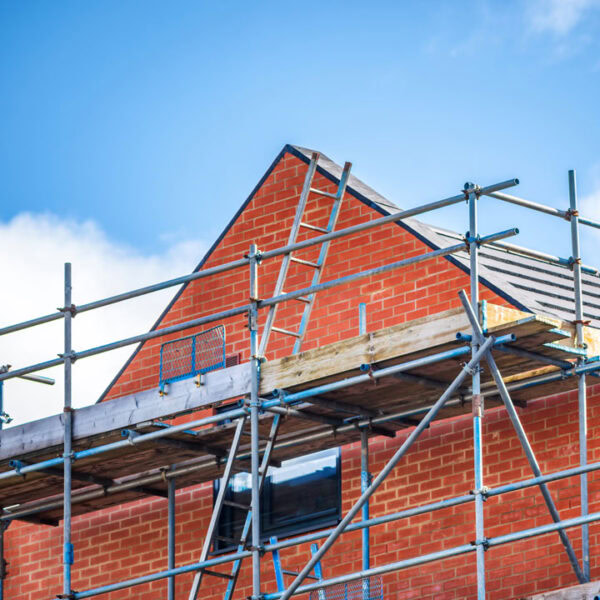 scaffold-tower-on-house