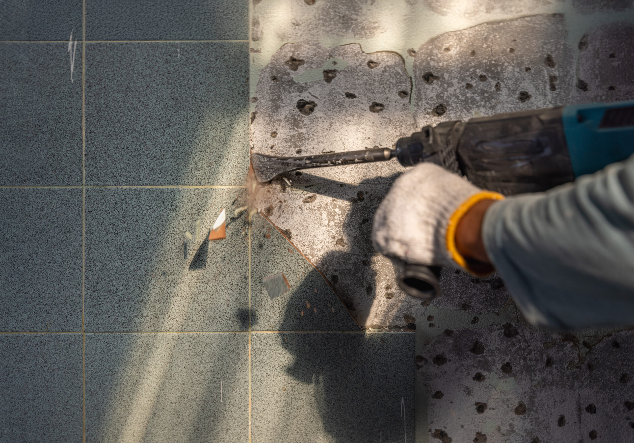 Flat Chisels on Rotary Hammer for remove tiles from wall
